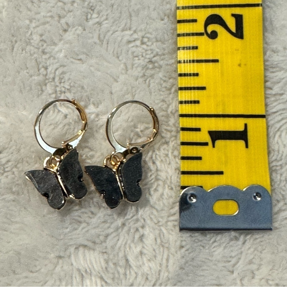 Beautiful Earrings - Picture 6 of 6